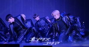 【フォト】THE BOYZ、11人の完全体で新たな活動　「シックなカリスマ」