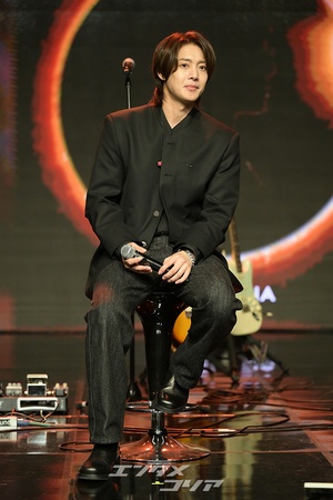 【フォト】キム・ヒョンジュン、久しぶりに公の席へ　「ソロシンガーソングライターとして帰還」