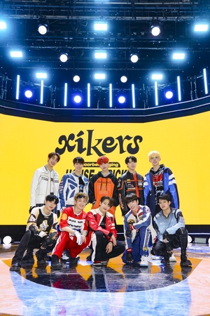 【フォト】10人組新人ボーイズグループxikersのデビュー先行公演