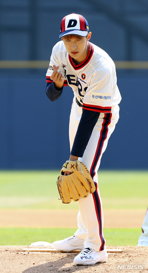 【フォト】SEVENTEENドギョム、見事な始球式