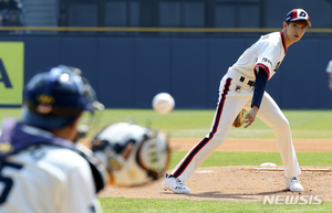 【フォト】SEVENTEENドギョム、見事な始球式