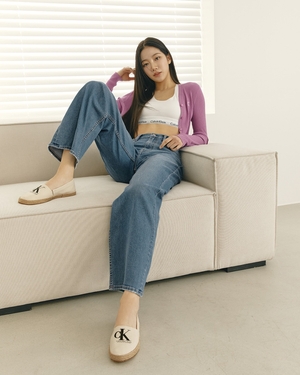 【フォト】LE SSERAFIMカズハ　エスパドリーユで多彩なコーデの「清純美女」