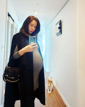 双子を妊娠中のコン・ヒョンジュ、大きなお腹に視線集中 「28週、すくすく育ってます」