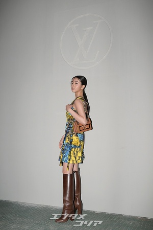 【フォト】「木村拓哉の娘」Kōki、「ルイ・ヴィトン」ファッションショーに出席
