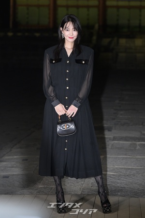 【フォト】シン・ミナ「夜を照らす美しさ」GUCCIのファッションショー訪れる