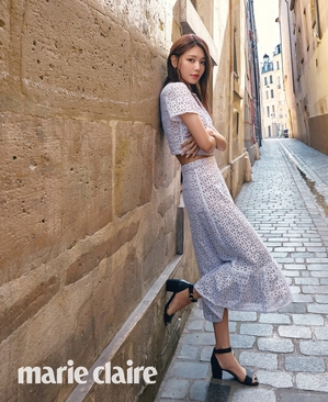 【フォト】少女時代スヨン、パリで楽しむ「夏休み」…魅力的なジェットセット風コーデ