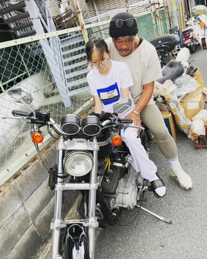 「親父が好きだったオートバイ」…秋山選手、娘の紗蘭ちゃんと共に亡父を偲ぶ
