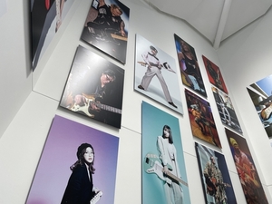 ブルースギタリストのキム・モッキョン 東京のフェンダー旗艦店に写真展示