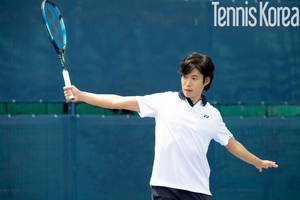 【フォト】ユ・ジュンサン　ダブルスーツで「テニス愛」