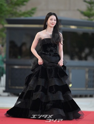 【フォト】イム・ジヨン、一輪の花のような美しいドレス姿