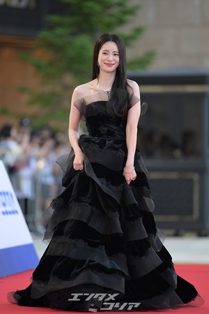 【フォト】イム・ジヨン、一輪の花のような美しいドレス姿