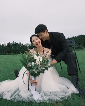 【フォト】「ペ・ドンソンの娘」ペ・スジンさん、離婚乗り越え初恋の人と結婚…ウエディング写真公開