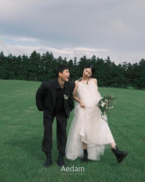 【フォト】「ペ・ドンソンの娘」ペ・スジンさん、離婚乗り越え初恋の人と結婚…ウエディング写真公開