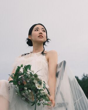 【フォト】「ペ・ドンソンの娘」ペ・スジンさん、離婚乗り越え初恋の人と結婚…ウエディング写真公開