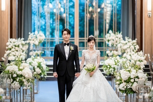 【フォト】シム・ヒョンタク＆ヒライ・サヤ夫妻、韓国での美しい結婚式の写真公開