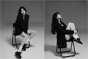 クォン・ナラ「ボトムス見えない」ファッションで美脚披露…白黒写真でシックなオーラ