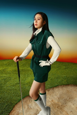 【フォト】ソン・イェジン、強烈で魅惑的なゴルフ・コーデ
