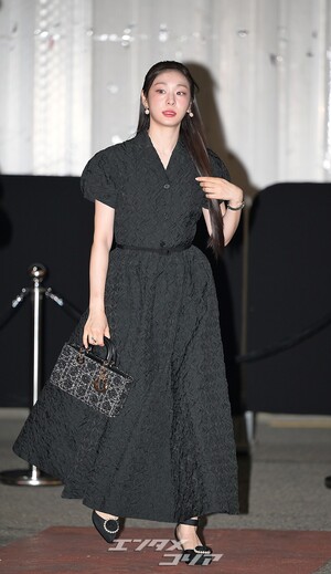 【フォト】キム・ヨナ、「フィギュアの女王」のクラシカルな黒ワンピ姿＝「Lady Dior Celebration」展示会
