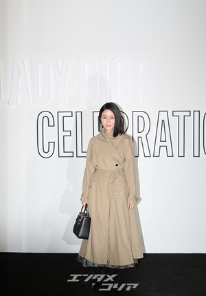 【フォト】44歳イ・ボヨン、時がたっても変わらぬ美しさ＝「Lady Dior Celebration」展示会