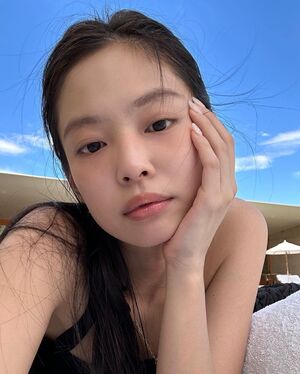 【フォト】BLACKPINKジェニー、ラグジュアリーな夏のリゾート写真を大放出