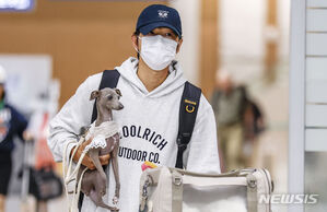 【フォト】パパになったソン・ジュンギ、愛犬と共に韓国へ帰国