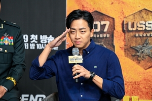 【フォト】ユン・ドゥジュンがMCに合流、『鋼鉄部隊3』制作発表会
