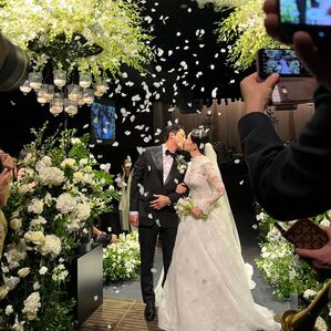 ソン・ホンス 結婚式の写真公開…「恩返ししていきます」
