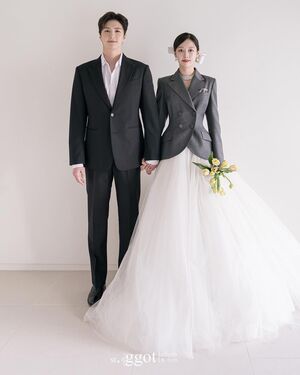 来年結婚「アイドル夫婦」ミミ&チョンドゥン、ウエディング写真公開…姉ダラ「すごくキレイ」