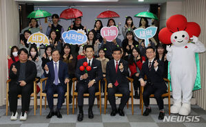 【フォト】RAIN、社会福祉共同募金会に1億ウォン寄付