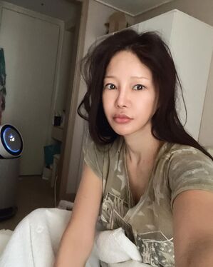 満50歳のミナ、むくんだスッピン写真公開「この顔では外出は到底ムリ」