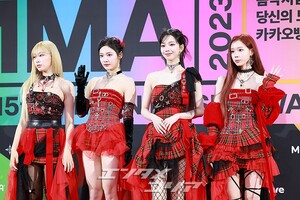 【フォト】aespa、クリスマスプレゼントのような少女たち＝2023MMA