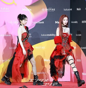 【フォト】aespa、クリスマスプレゼントのような少女たち＝2023MMA