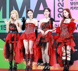 【フォト】aespa、クリスマスプレゼントのような少女たち＝2023MMA