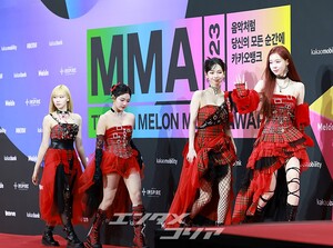 【フォト】aespa、クリスマスプレゼントのような少女たち＝2023MMA