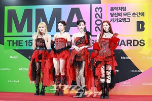 【フォト】aespa、クリスマスプレゼントのような少女たち＝2023MMA