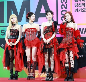 【フォト】aespa、クリスマスプレゼントのような少女たち＝2023MMA