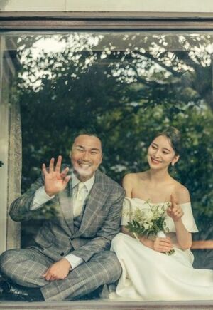 俳優ジョンホが結婚… 美しい花嫁を公開
