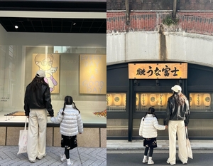 シングルマザーのチョ・ユニ、娘ロアちゃんと手をつないで日本旅行…後ろ姿までキュートな親子
