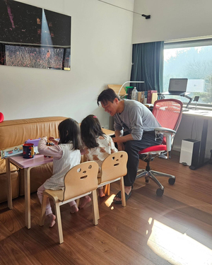 JYPパク・ジニョンが娘2人と「幸せ思い出作り」…多忙で年末を一緒に過ごせず