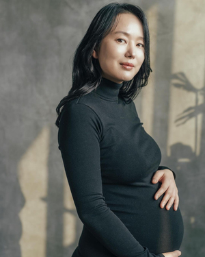 40歳ユン・ジンソ、結婚から7年で女児出産 「母子共に元気」
