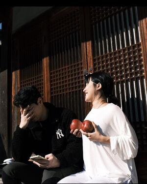 【フォト】登録者数131万人のユーチューバーralral、結婚相手と愉快なひととき