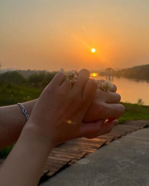 【フォト】登録者数131万人のユーチューバーralral、結婚相手と愉快なひととき