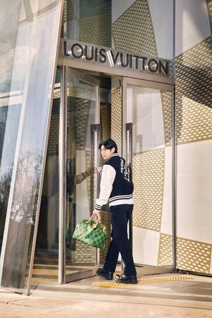 【フォト】メジャーリーガー李政厚、Louis Vuittonを着てファッショナブル