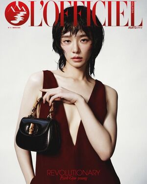 【フォト】パク・ギュヨン、GUCCIの装いで大胆なスタイリング