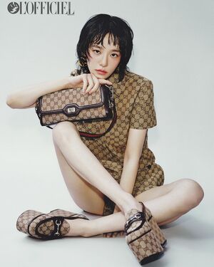 【フォト】パク・ギュヨン、GUCCIの装いで大胆なスタイリング