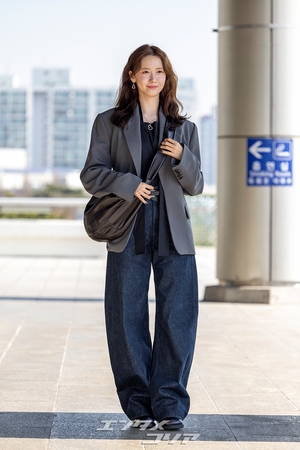 【フォト】東京に向かう少女時代ユナ、クールなファッションに視線集中
