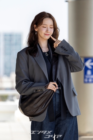【フォト】東京に向かう少女時代ユナ、クールなファッションに視線集中