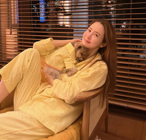 イ・ダヘ、おそろいのパジャマを着た愛犬を抱っこ…すっぴんに視線集中