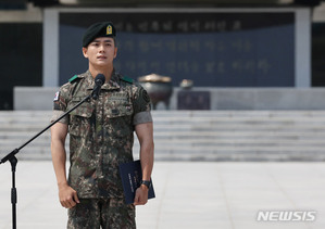 徴兵：『ウ・ヨンウ弁護士は天才肌』カン・テオ、今日　韓国陸軍を満期除隊