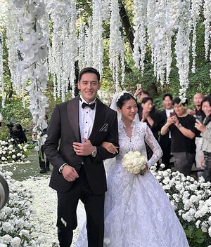ジュリアン・カン＆ JJ　結婚式の写真公開「完璧な日」